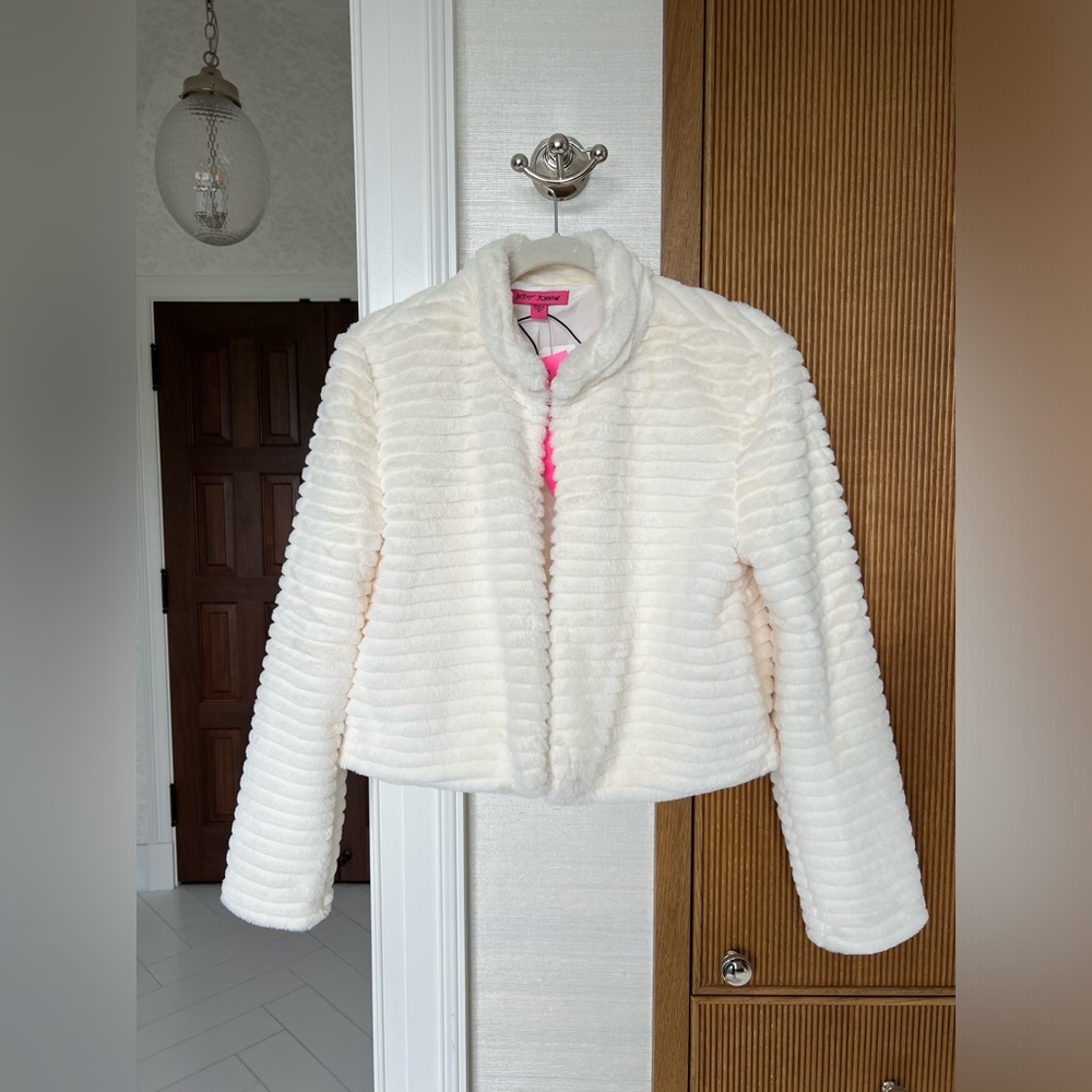 Betsy Johnson cream faux fur jacket sz M